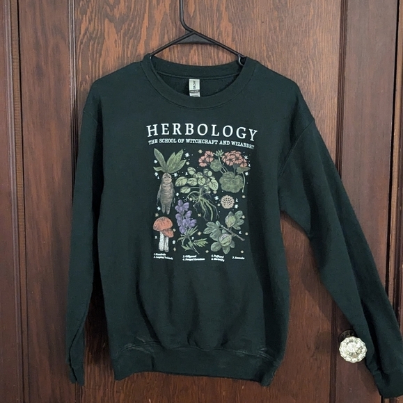 Herbology Harry Potter Crew Neck Sweatshirt Size Juniors Small - Picture 1 of 5